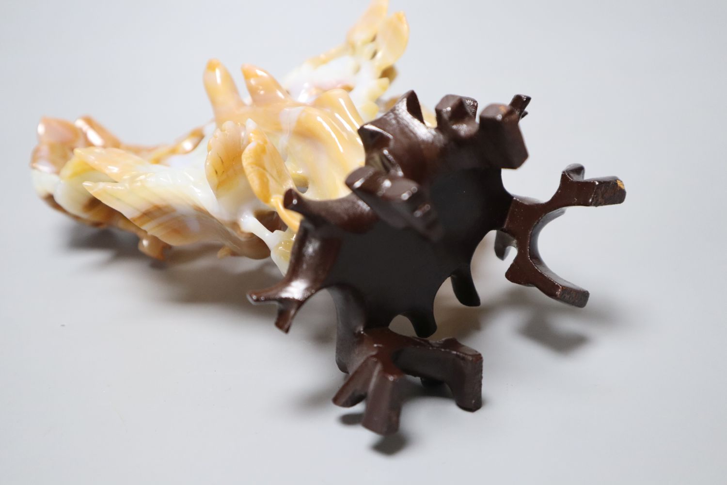 A Chinese agate model of a tree and birds, 19cm high